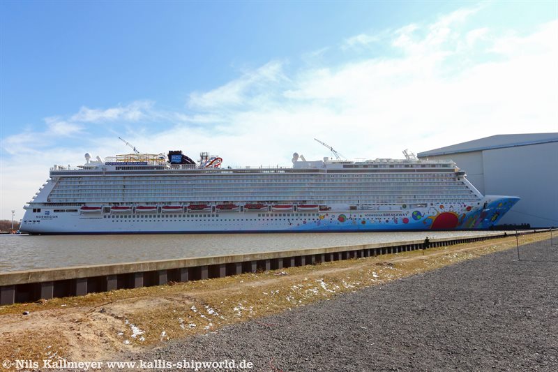 Norwegian Breakaway (IMO 9606912)