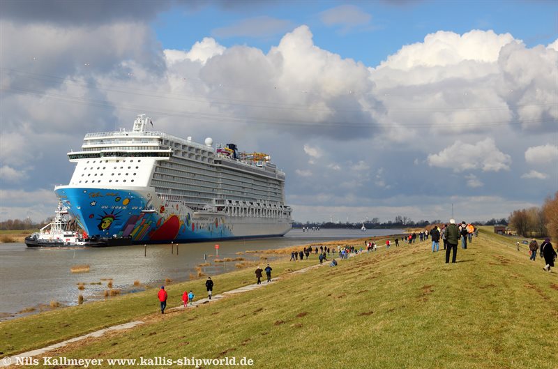 Norwegian Breakaway (IMO 9606912)