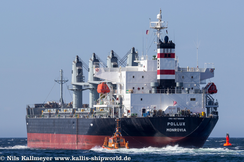 Der Bulker Pollux am 23.07.2014 auslaufend Rostock Warnemünde.