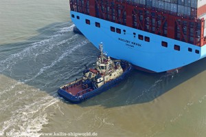 Schlepper Svitzer Marken (IMO 9292890) Heck der Magleby Maersk.